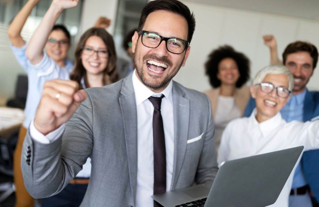 Coaching konzentriert sich darauf, klare und erreichbare Ziele zu setzen und zu verfolgen.
